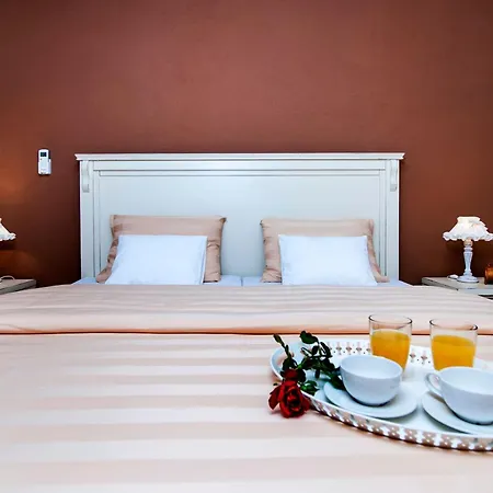 Elegantes Familienhaus Mit Privatem Pool