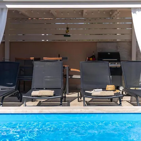 Ferienhaus Elegantes Familienhaus Mit Privatem Pool *