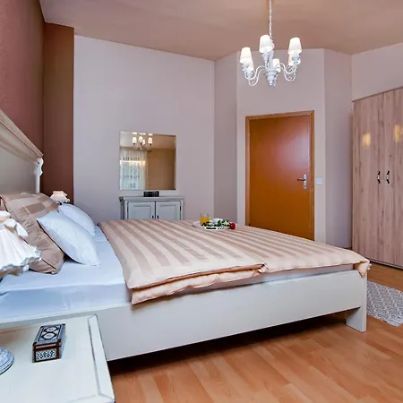 Elegantes Familienhaus Mit Privatem Pool Holiday home *