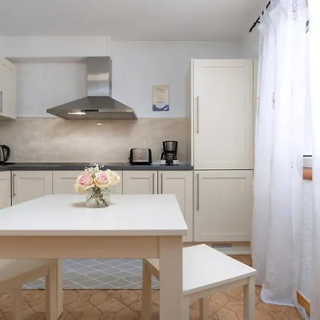 Elegantes Familienhaus Mit Privatem Pool Ferienhaus *