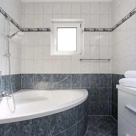 Elegantes Familienhaus Mit Privatem Pool Holiday home