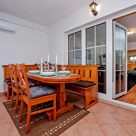 Holiday home Elegantes Familienhaus Mit Privatem Pool