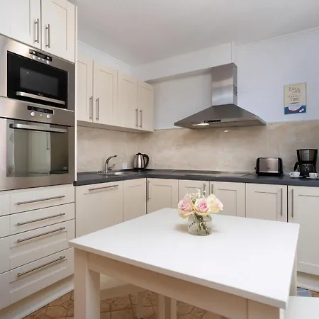Ferienhaus Elegantes Familienhaus Mit Privatem Pool *